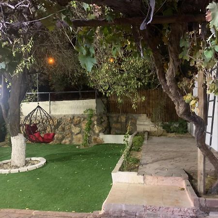 Tayoon Host Apartment Jarash Exterior photo